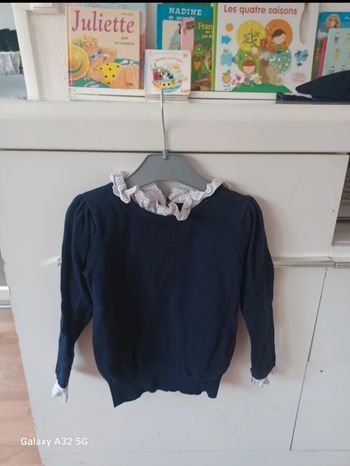 Pull fille en broderie. Monoprix kids