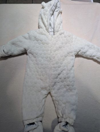 Combinaison/ doudoune blanche 9 mois