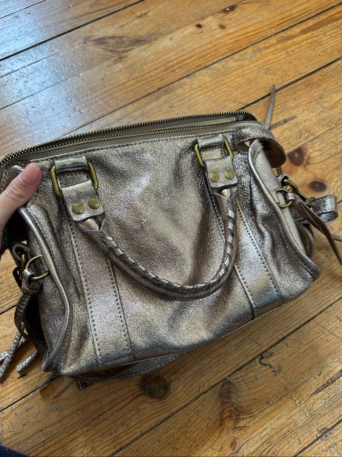 Sac à main bandoulière cuir brillant tendance - photo numéro 4