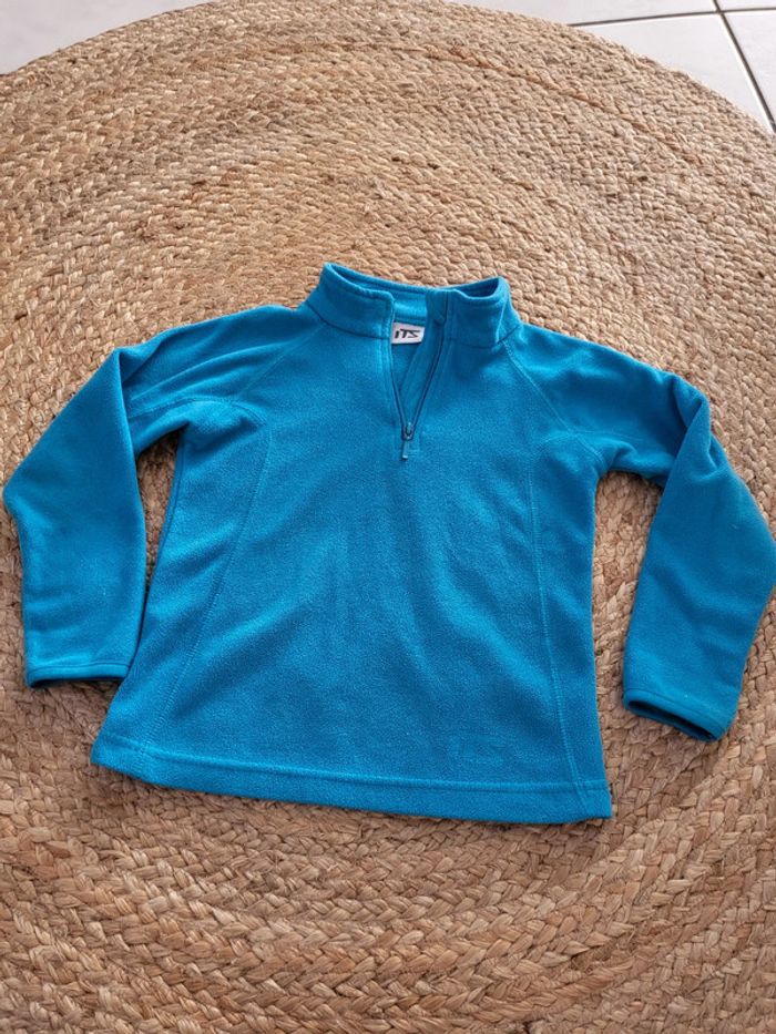 Pull bleu