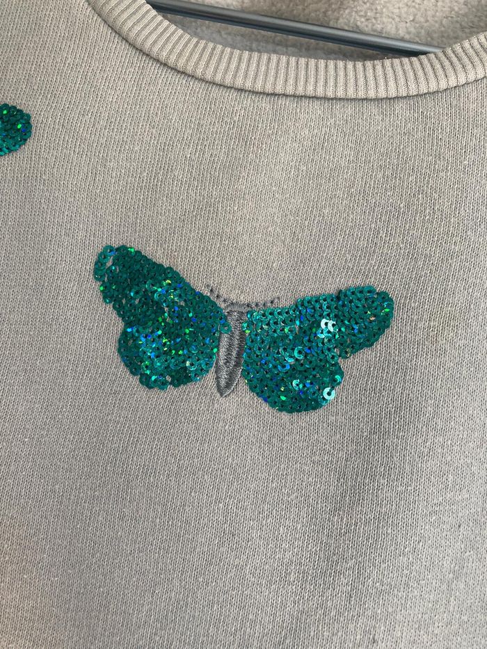 Sweat fille 6 ans (116 cm) Zara – Bleu ciel, papillons en sequins, très bon état - photo numéro 3
