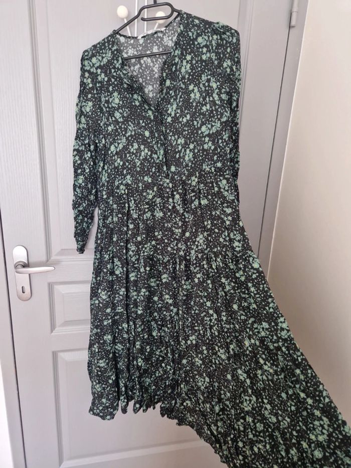 Robe mi-longue légère fleuri noir menthe jaune taille S très bon état Zara