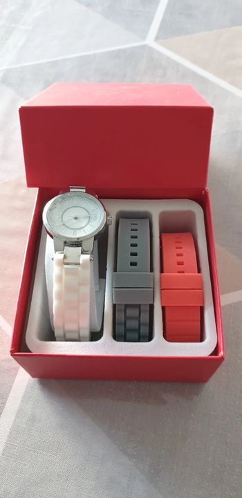 Montre bracelet interchangeable neuve