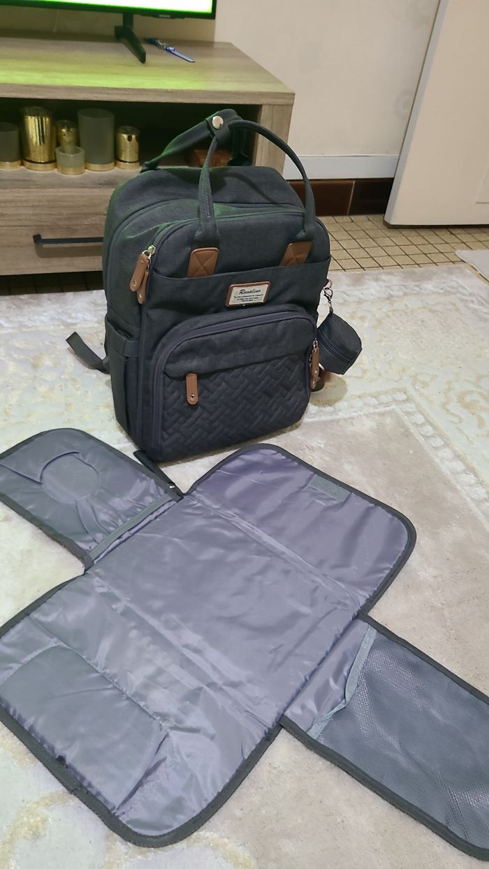 Sac à dos à langer et tapis de change - photo numéro 2