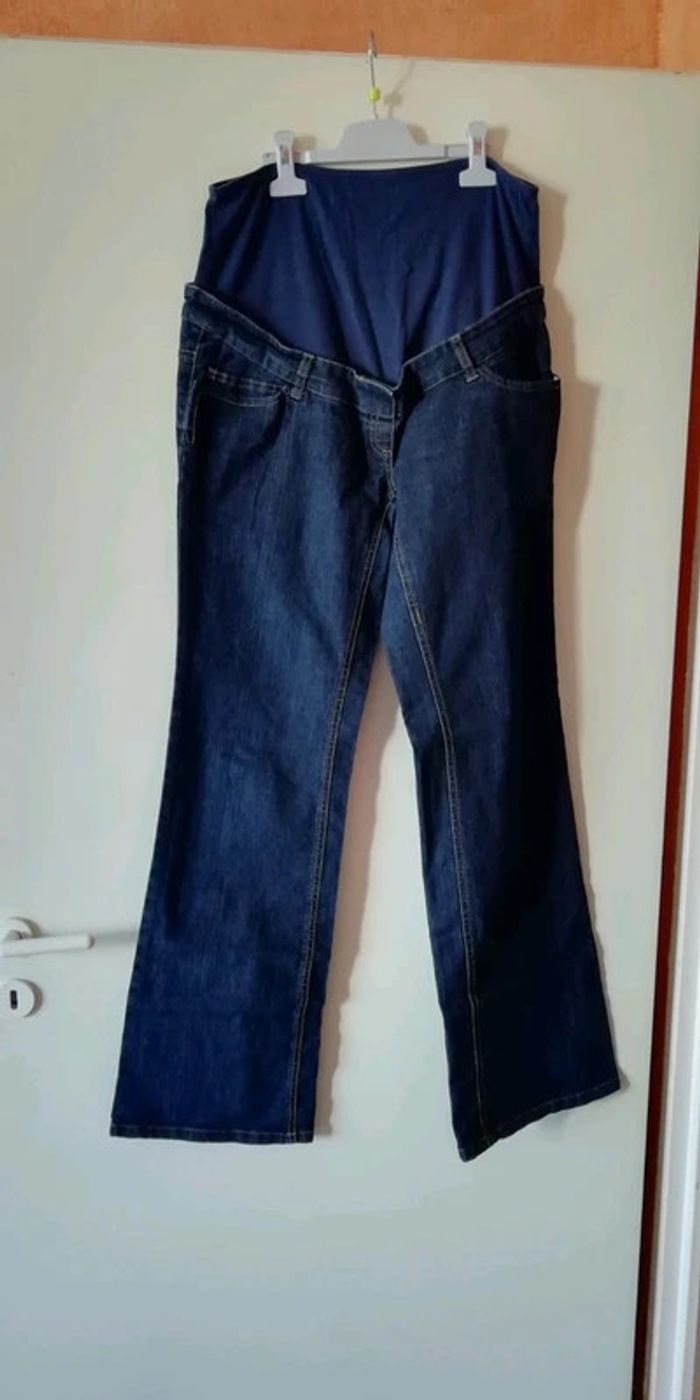Pantalon jean de grossesse maternité.