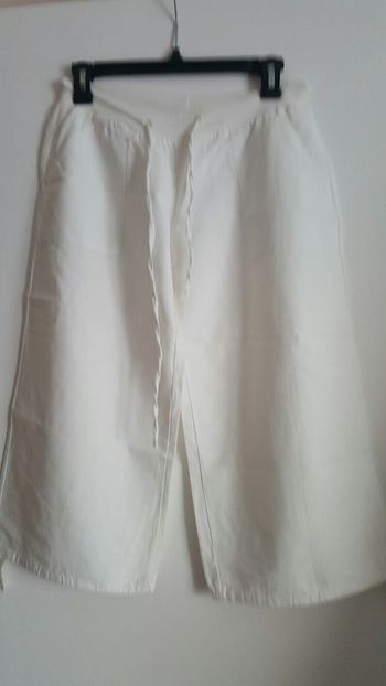 Pantacourt blanc taille 38/40