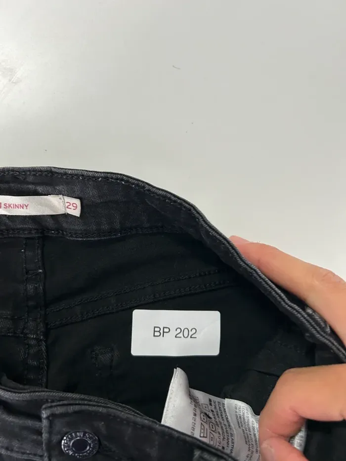 Jean Levi's Femme Noir W29 L30 | 711 Skinny | Taille FR38 | Très Bon État BP202 - photo numéro 4