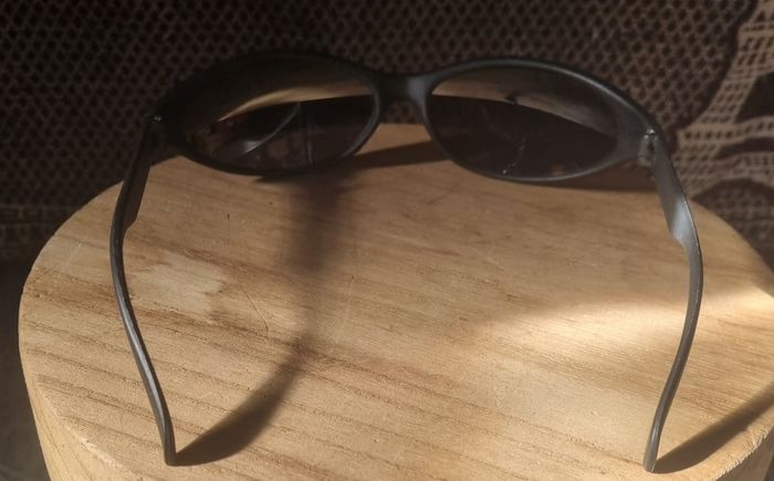 Lunette de soleil noir mixte - photo numéro 4