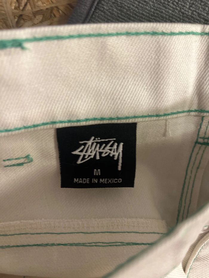 Short/Jort Stussy White Embroidered Green Forest Big Logo Back – Taille M - photo numéro 7
