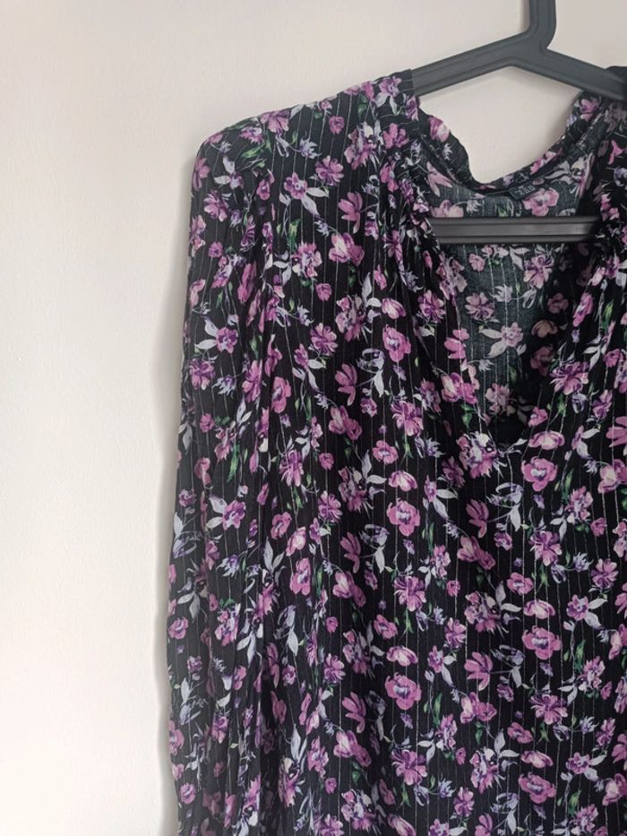 Blouse noire à fleurs Kiabi Taille M En très bon état
