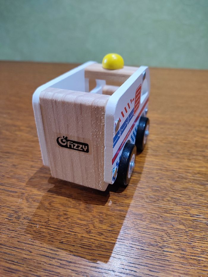 Véhicule ambulance - photo numéro 4