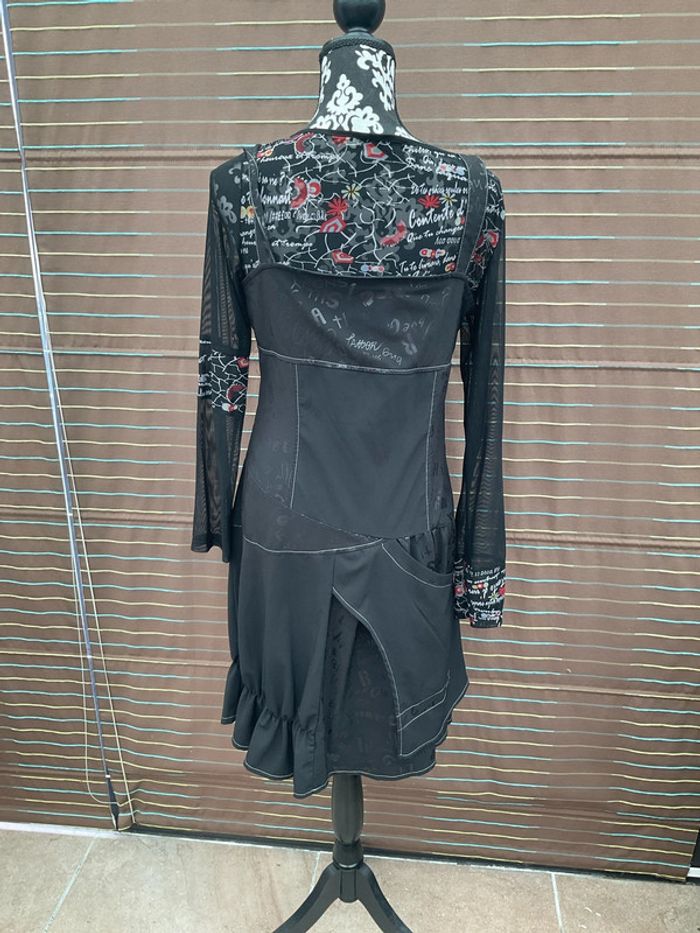 Robe noire et couleur originale T42 - photo numéro 3