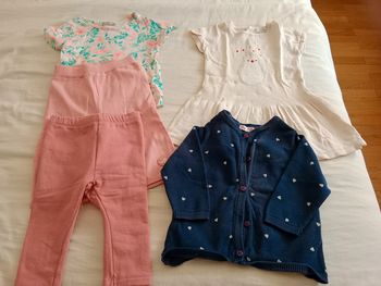 lot de vêtements fille taille 9 mois