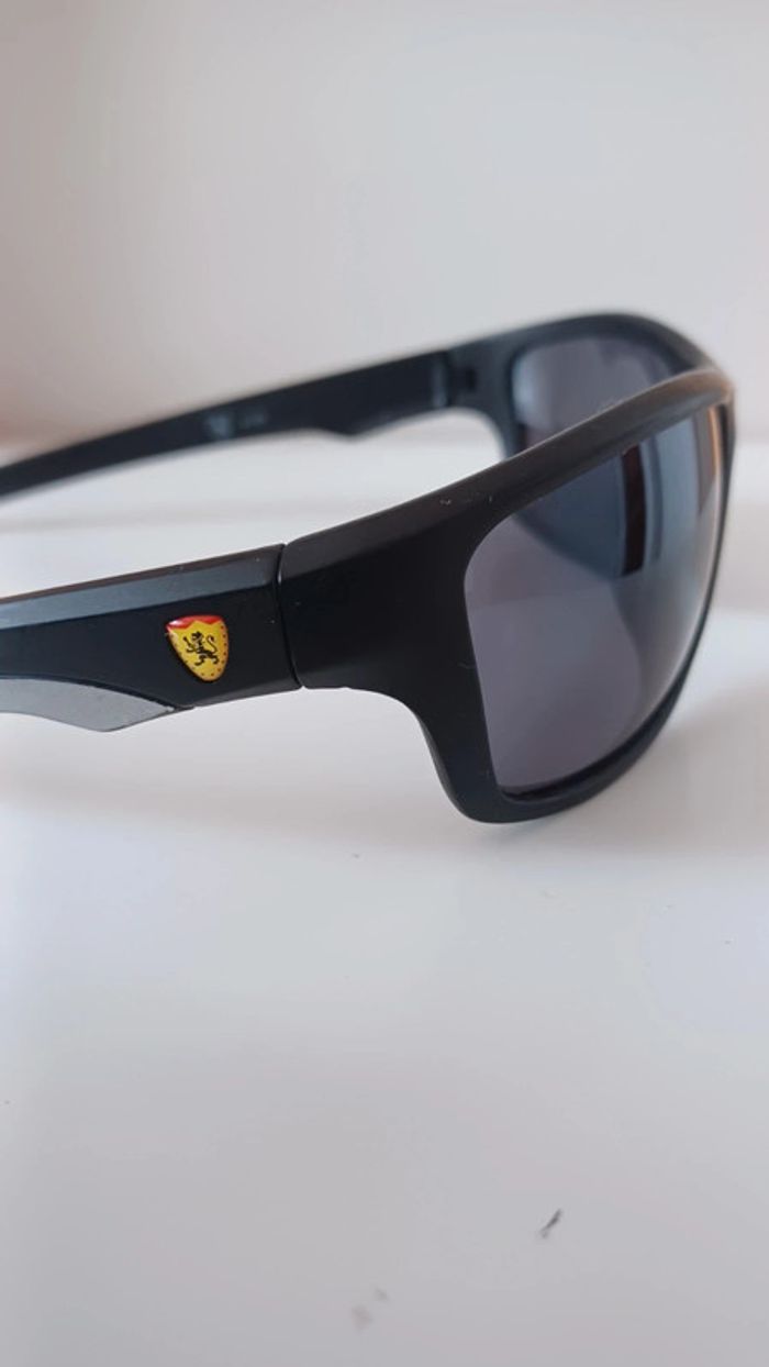 Lunettes de soleil Vintage Ferrari - photo numéro 3