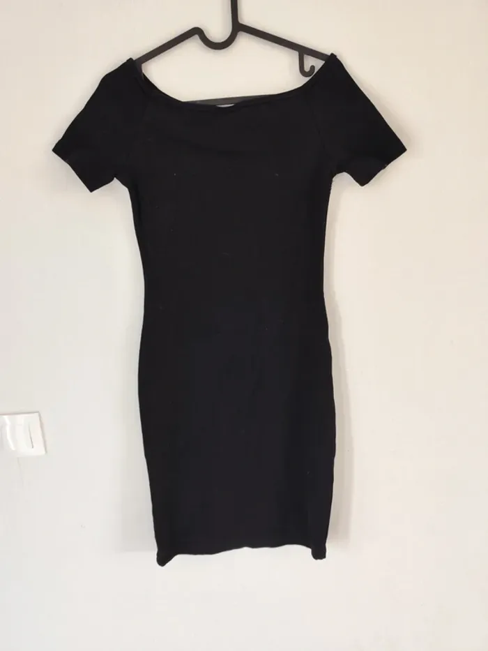 Robe noire moulante - photo numéro 5
