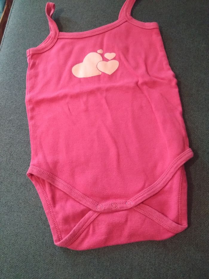 Body à bretelles, petits coeurs