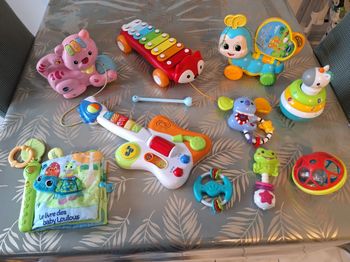 Lot jouets bébé 