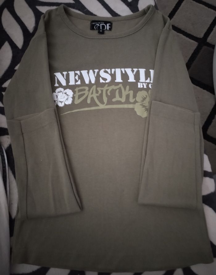 Haut manches longues "Caprice de fille" écritures pailletées 100% coton en très bon état