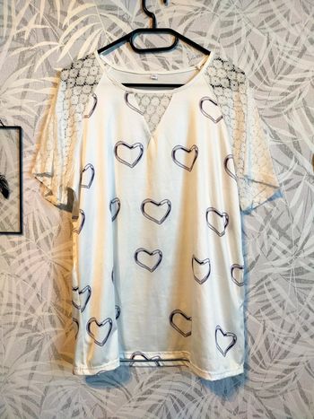 Haut manche courte dentelle motif coeur