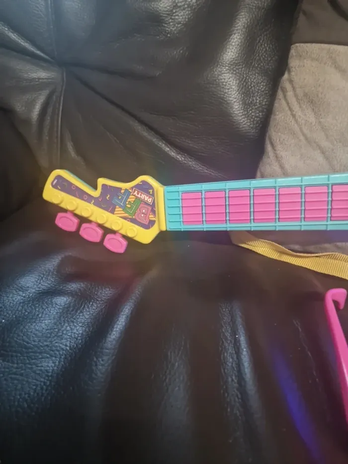 Guitare 🎸 poupée LOL - photo numéro 5