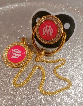 Tétine noir olympiques de Marseille fuschia