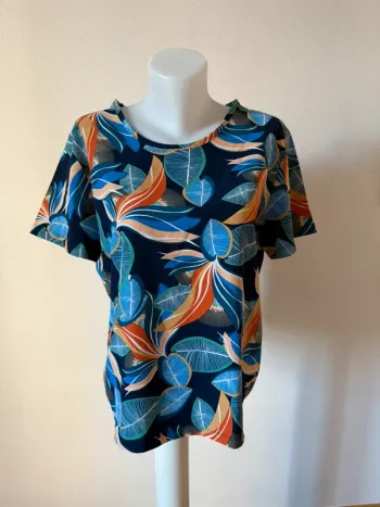 T- shirt coloré en très bon état taille 38-40