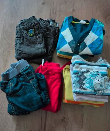Lot vêtements 12 articles, 9 mois