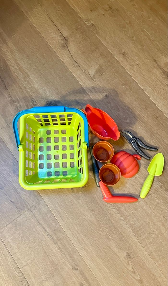 🍃 Ensemble de jouets du jardinier – Panier & accessoires imitation – Très bon état - photo numéro 1
