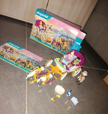 Lot de playmobil 70449 calèche avec couple royal complet très bon état 