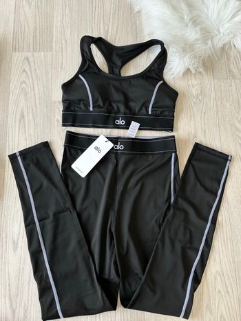 Ensemble alo yoga 