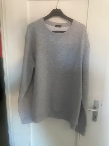 Pull couleur uni gris