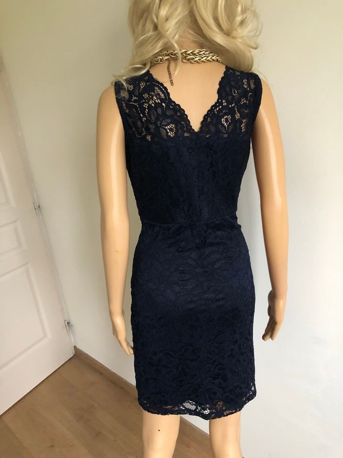 Robe bleue marine en dentelle sans manches taille 38 excellent état - photo numéro 5