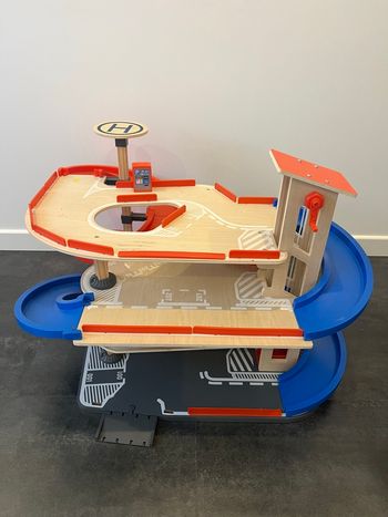 Magnifique garage de voiture enfant parfait état 