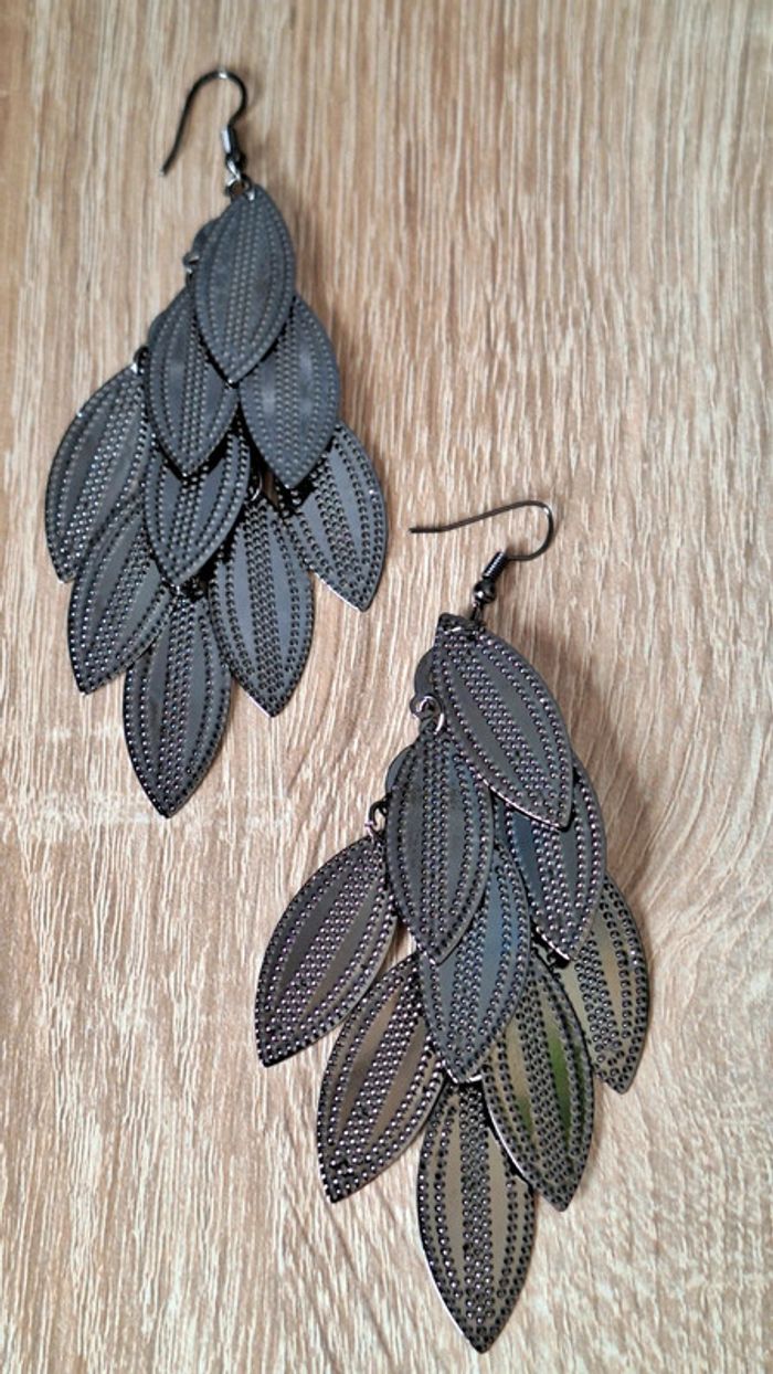 🟡 Grande boucle d'oreille grise. #alexegbijoux - photo numéro 2