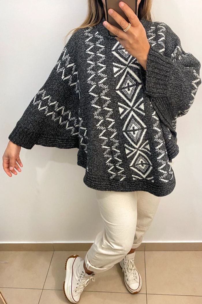 Superbe Pull Poncho Taille M - photo numéro 3