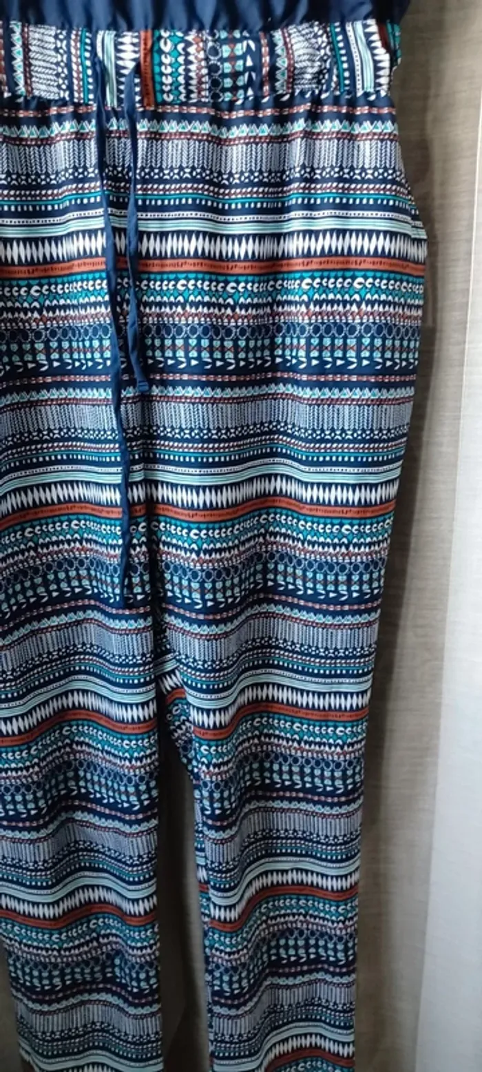 Très jolie combi-pantalon femme, bleu marine à motif, marque Tissaia, taille 40, comme neuve. - photo numéro 6
