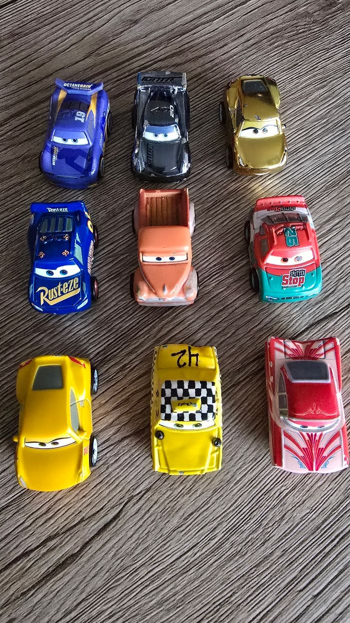 Lot 12 voitures cars mini racers