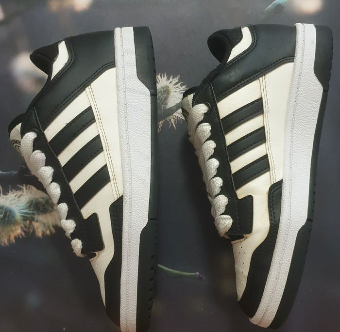 baskets marque adidas basketball-designed im la, avec des gros lacets taille 36 - photo numéro 3