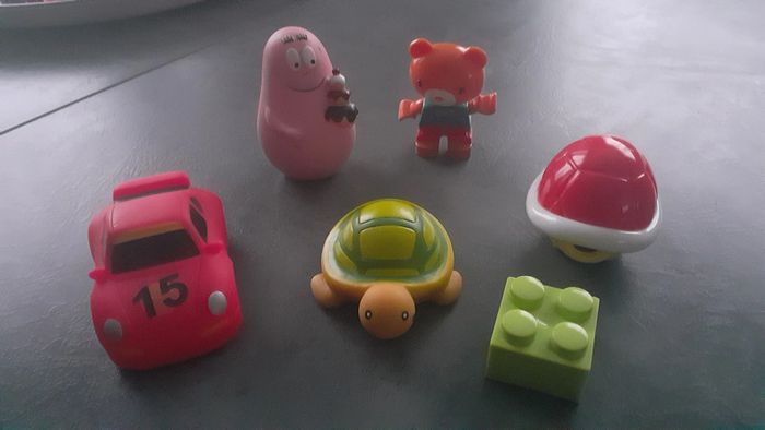 Lot petits jouets