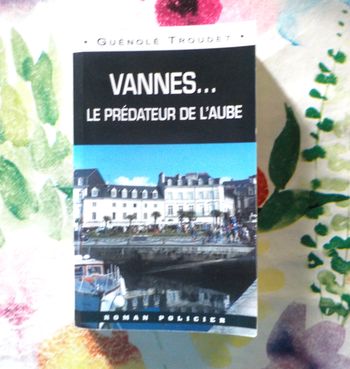 VANNES... LE PREDATEUR DE L'AUBE de Guénolé TROUDET Ed. Ouest & Cie