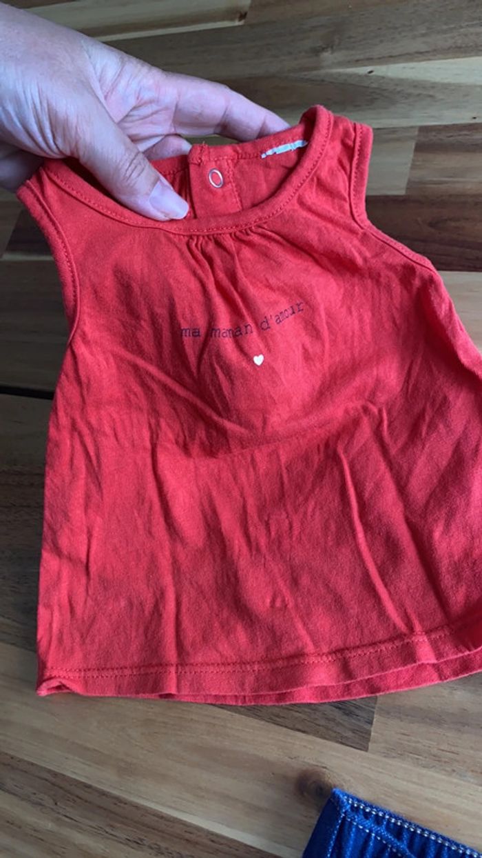 Lot de pantalons et t-shirts - photo numéro 4