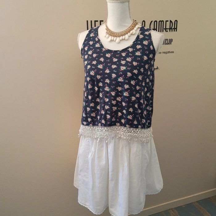 Blouse légère imprimée fleurie sans manches