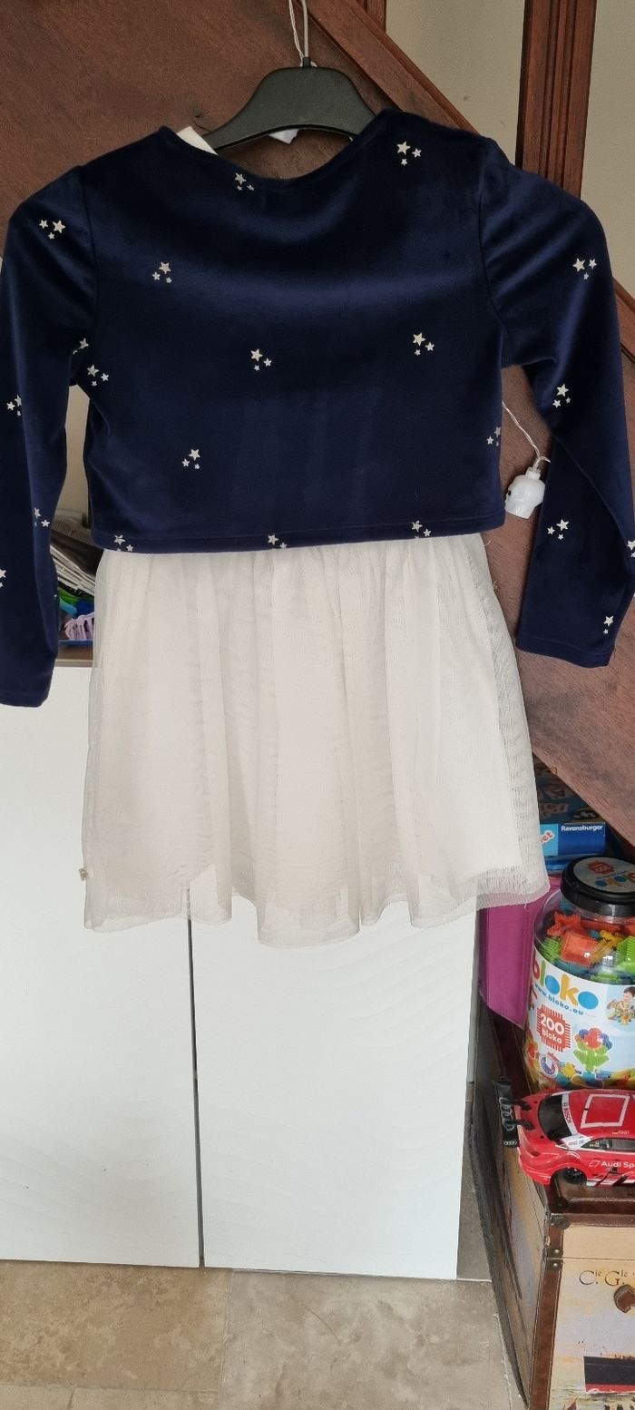 Robe blanche paillettes et haut velours bleu - photo numéro 2