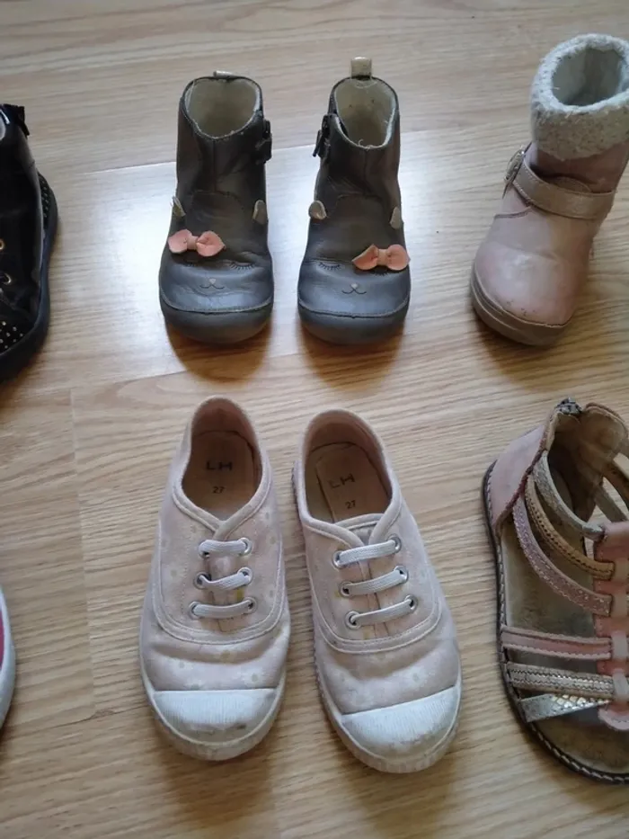 Lot de 8 paires de chaussures filles. Pointure 25 26 27 - photo numéro 5
