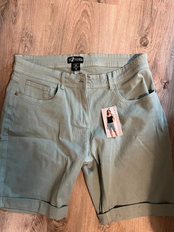 Short femme neuf vert 42