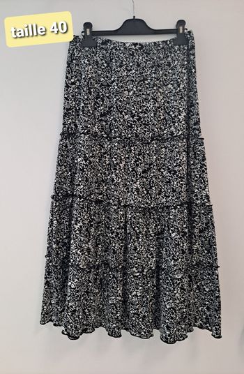 jupe longue noire et blanche motifs arabesques fleurs taille 40