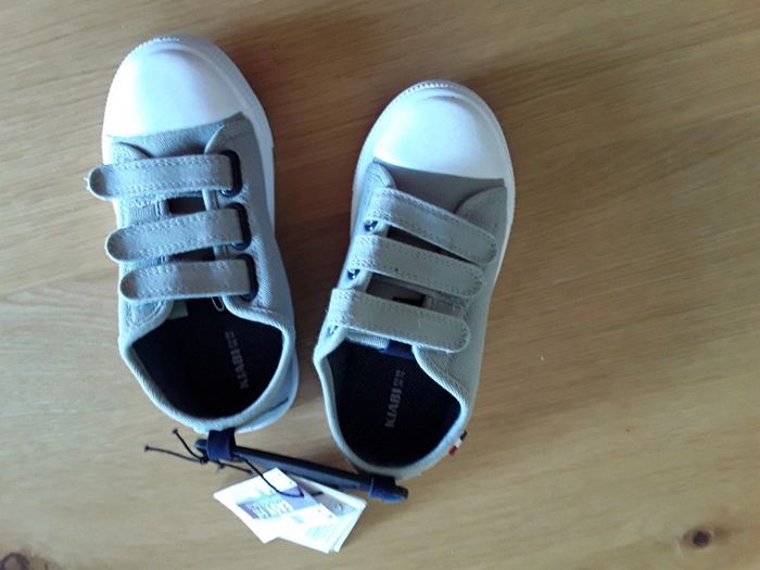 Chaussures neuves a scratch taille 29 - photo numéro 2