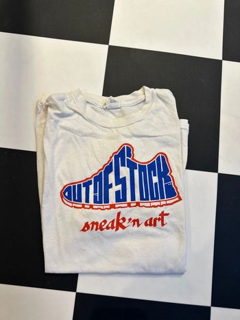 T-shirt sneakers