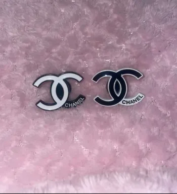Deux pins crocs de luxe