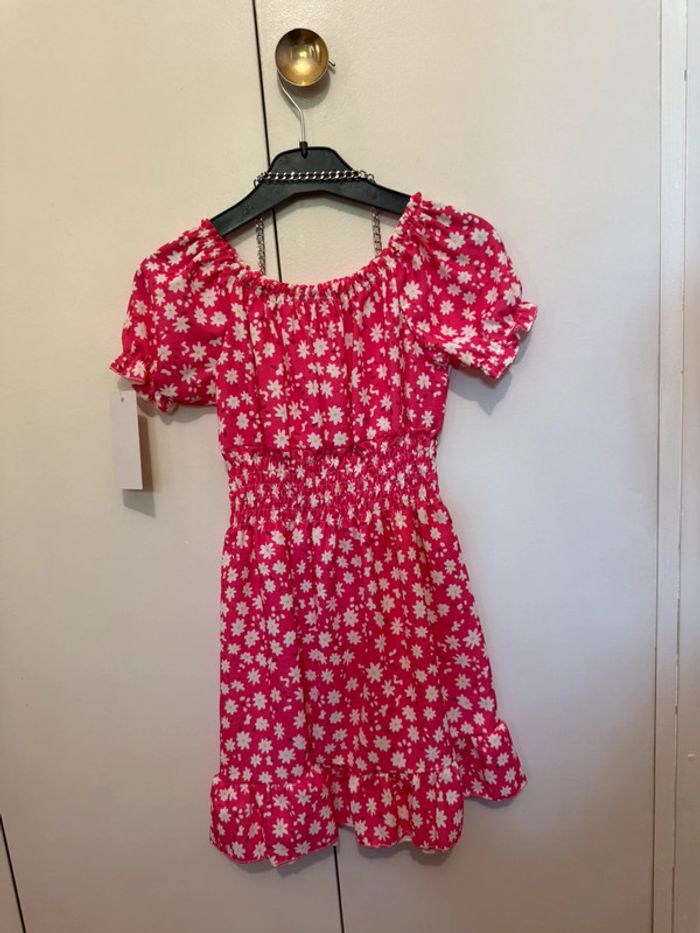 Robe fuschia à fleurs blanches - photo numéro 2